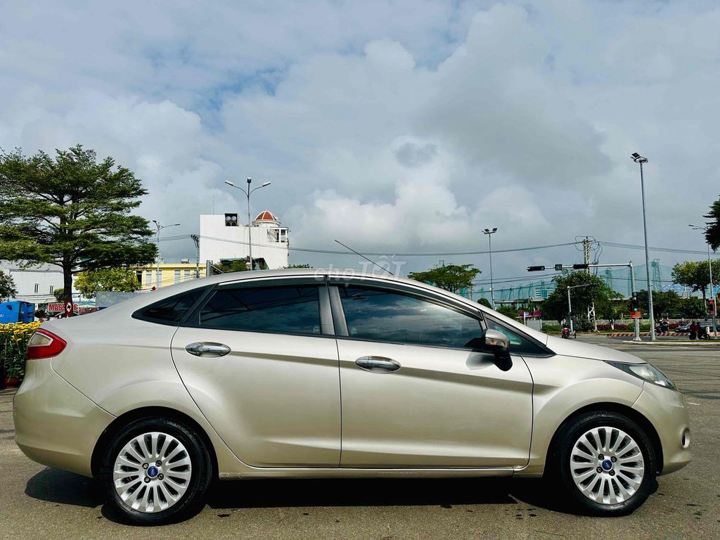 Ford Fiesta 2012 - ảnh 2