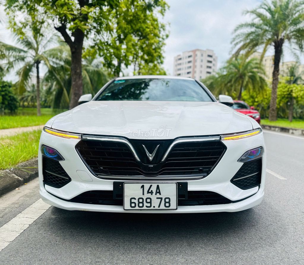 VinFast Lux A2.0 2022 - ảnh 1