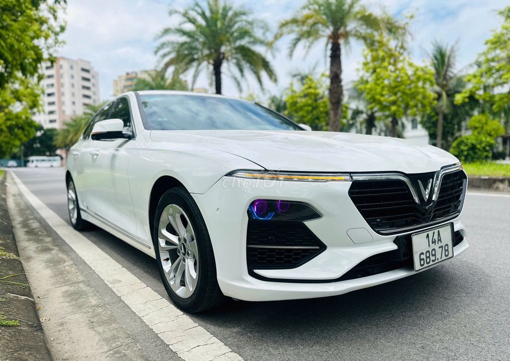 VinFast Lux A2.0 2022 - ảnh 2