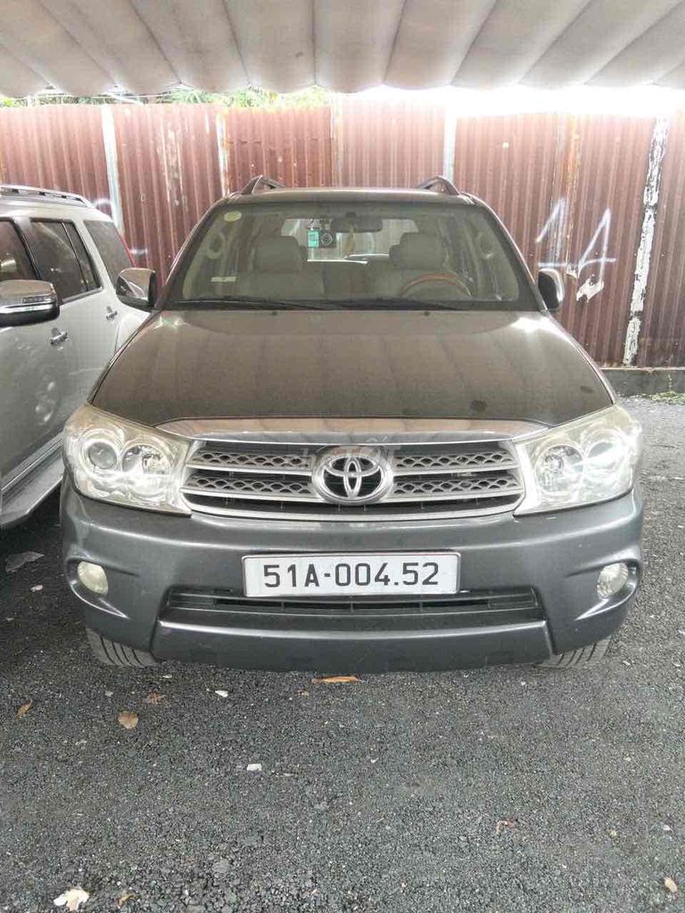 Toyota Fortuner 2010 - ảnh 1