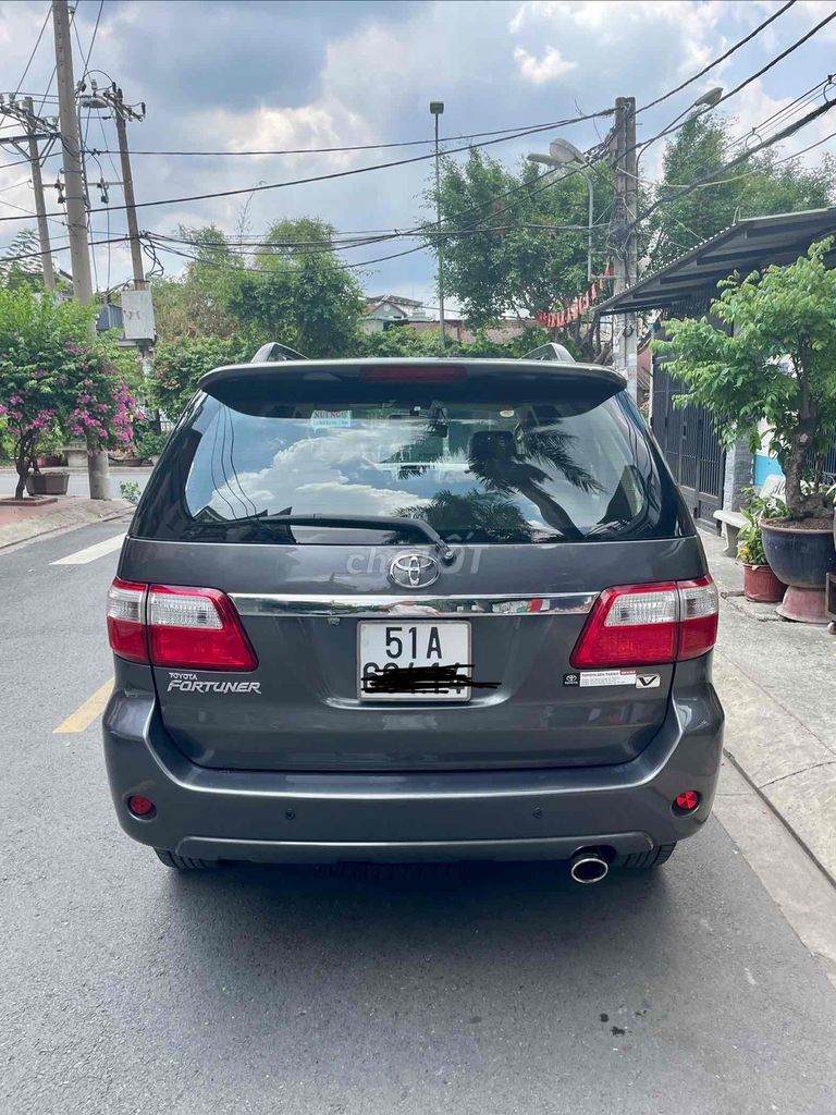 Toyota Fortuner 2010 - ảnh 2