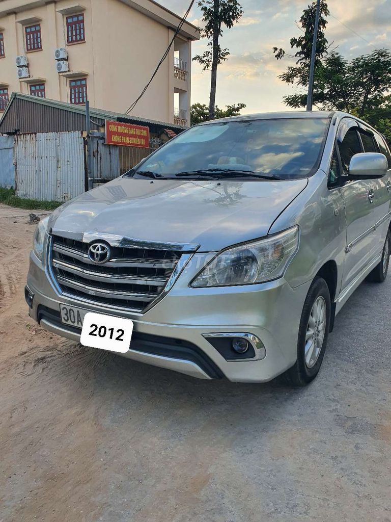 Toyota Innova 2012 - ảnh 2