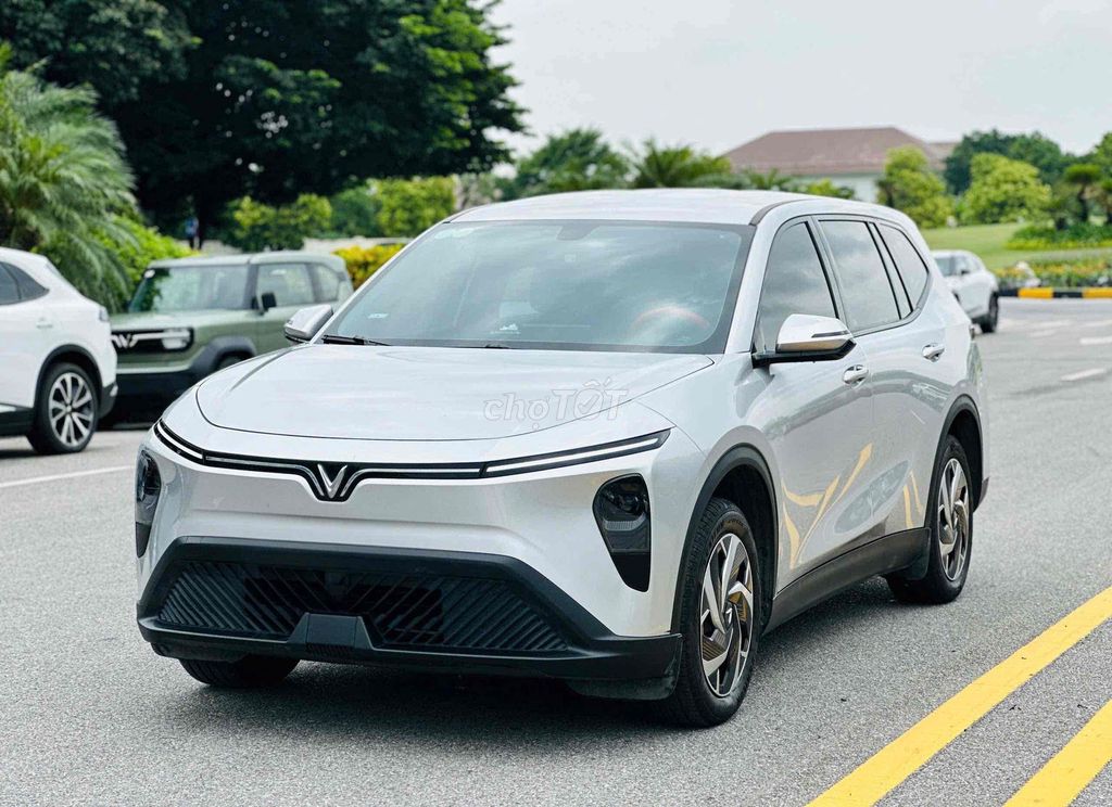 VinFast Limo Green 2025 - ảnh 1