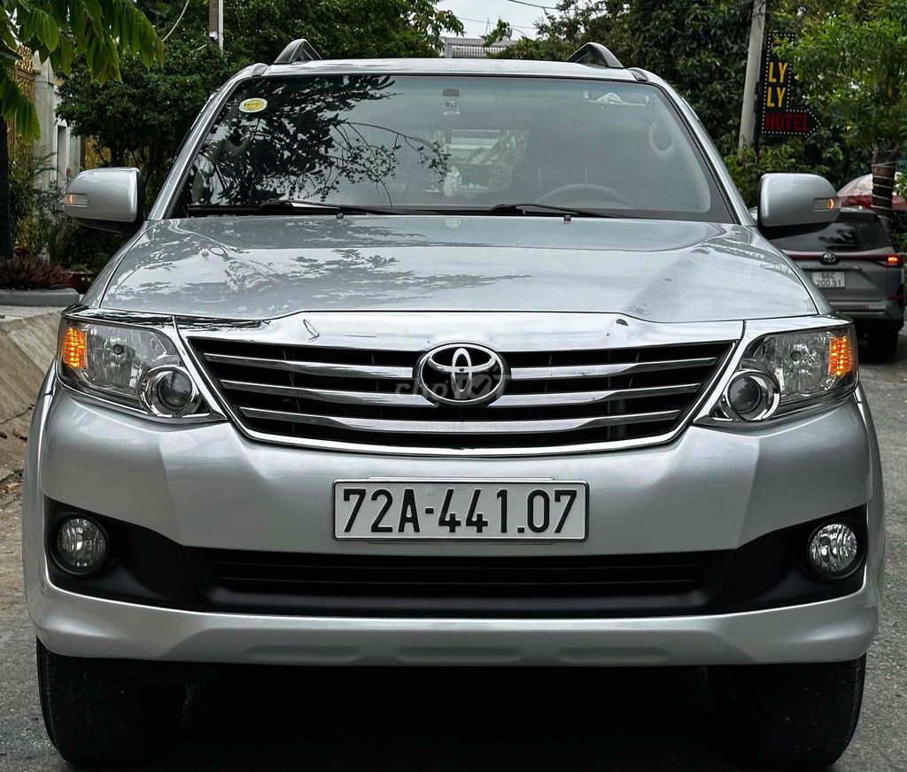Toyota Fortuner 2012 - ảnh 1