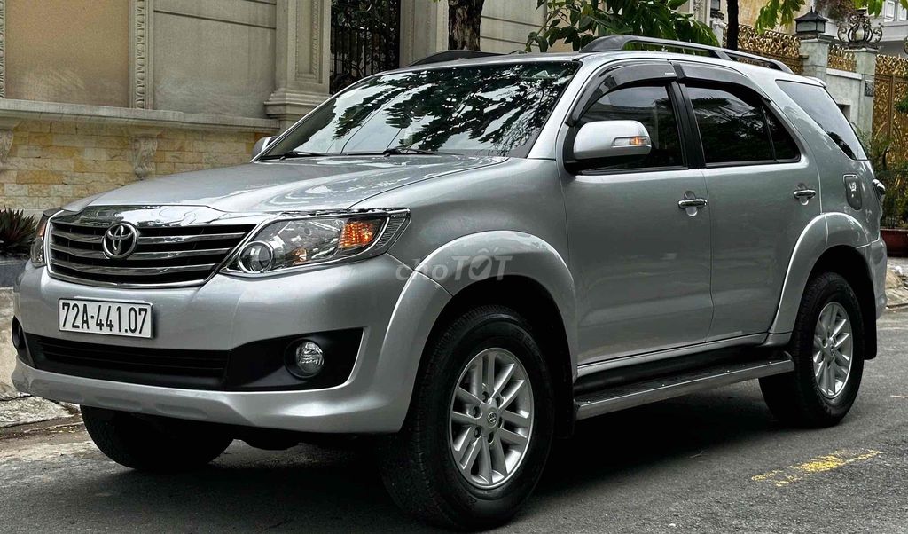 Toyota Fortuner 2012 - ảnh 2