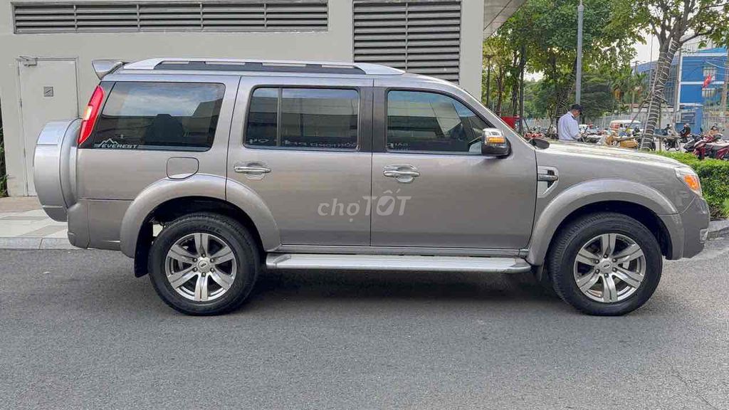 Ford Everest 2011 - ảnh 2