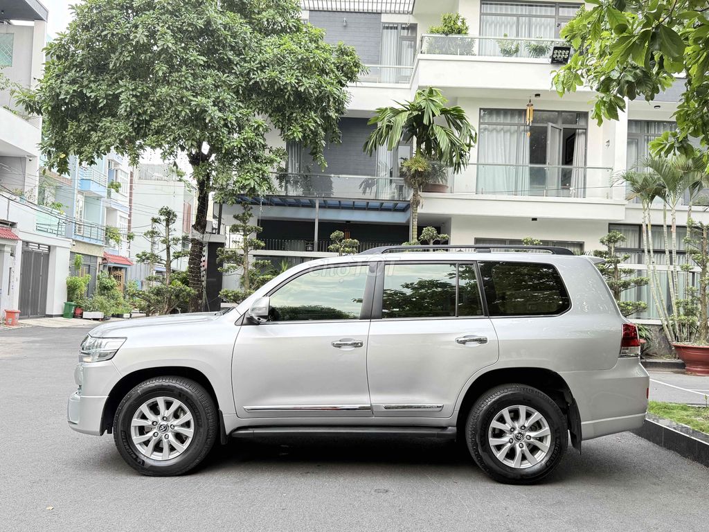 Toyota Land Cruiser 2016 - ảnh 3