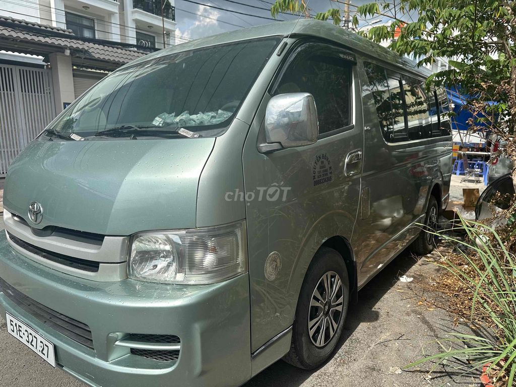 Toyota Hiace - ảnh 1