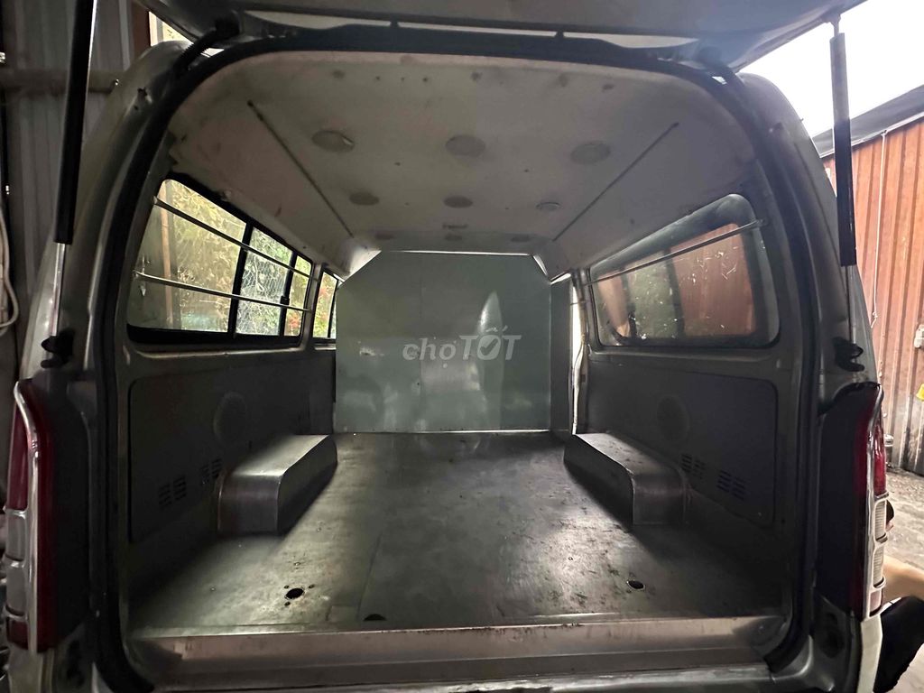 Toyota Hiace - ảnh 5