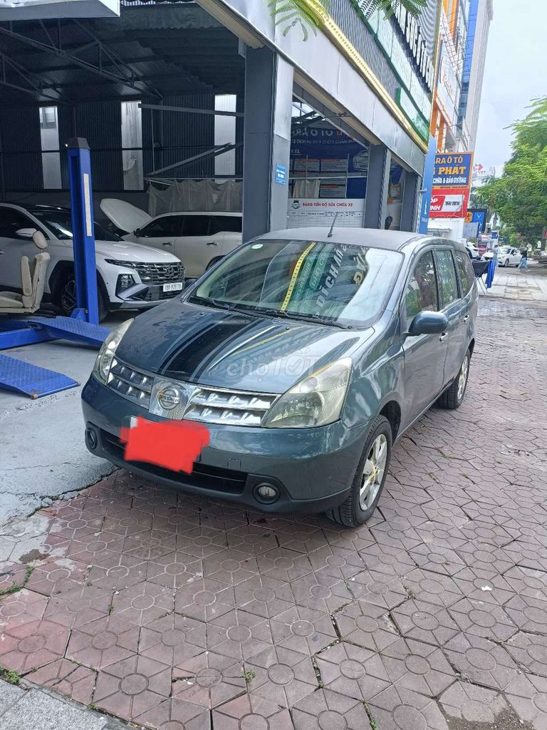 Nissan Grand livina - ảnh 1
