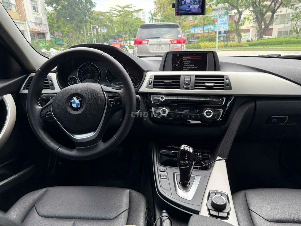 BMW 3 Series 2015 - ảnh 4