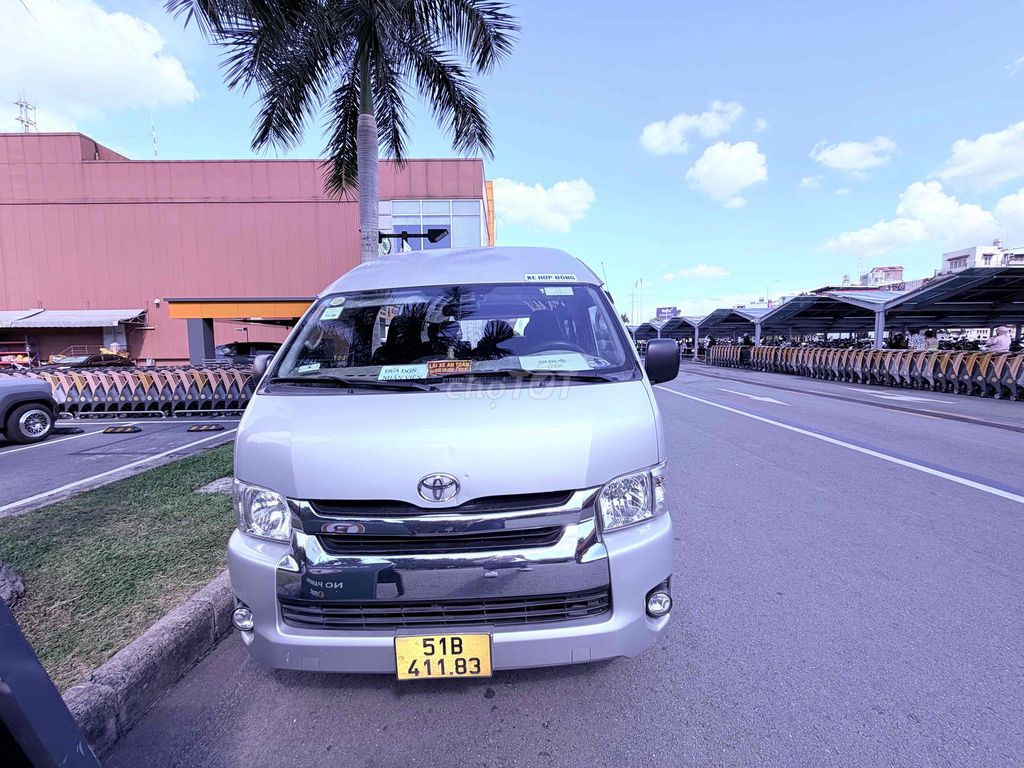 Toyota Hiace 2018 - ảnh 1