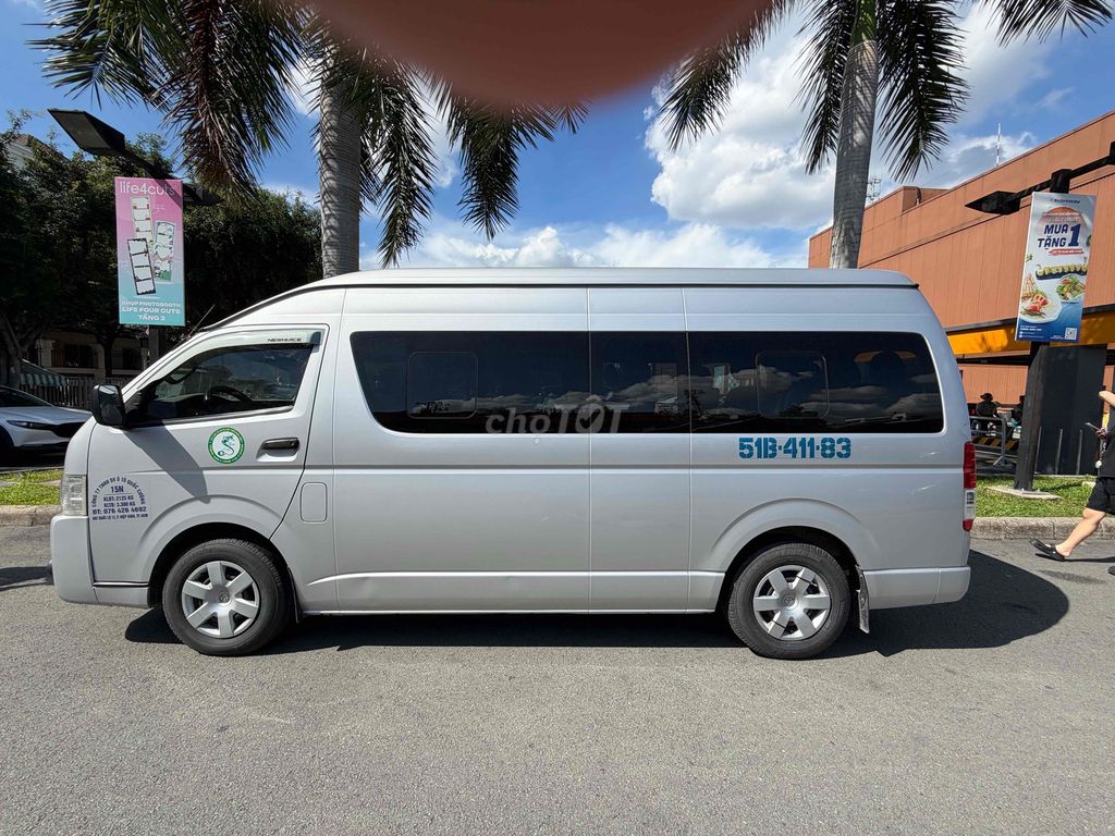 Toyota Hiace 2018 - ảnh 2