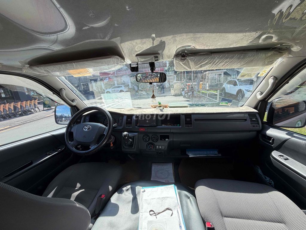 Toyota Hiace 2018 - ảnh 4