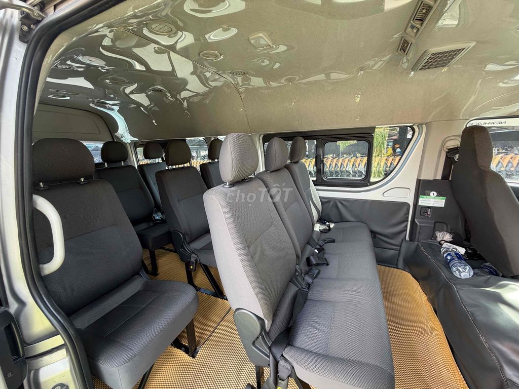 Toyota Hiace 2018 - ảnh 5