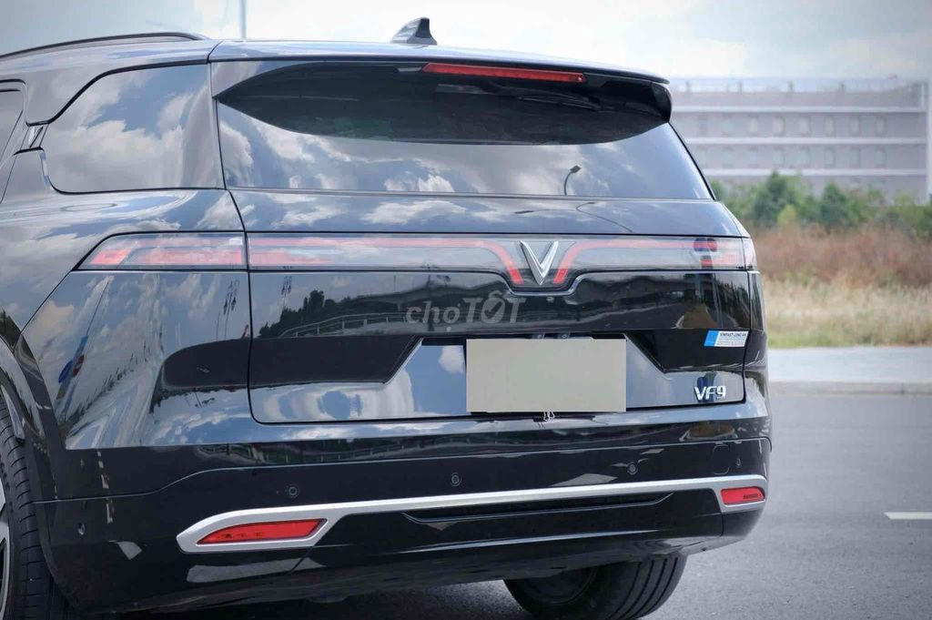 VinFast VF9 2025 - ảnh 4