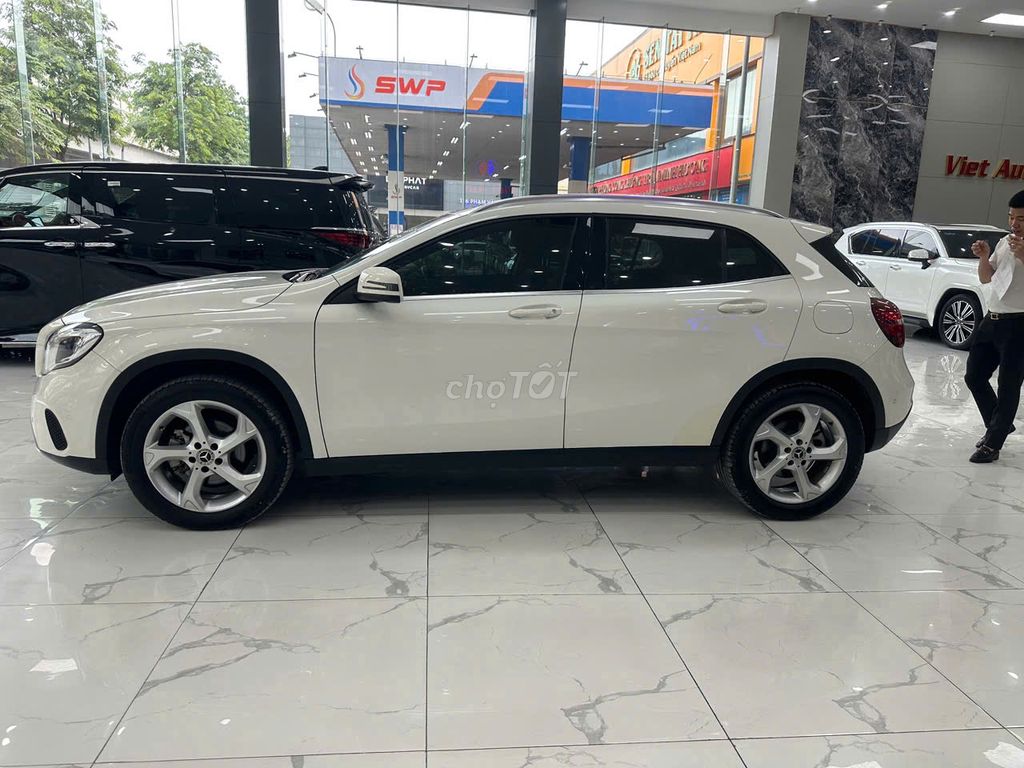 Mercedes-Benz 2017 - ảnh 2