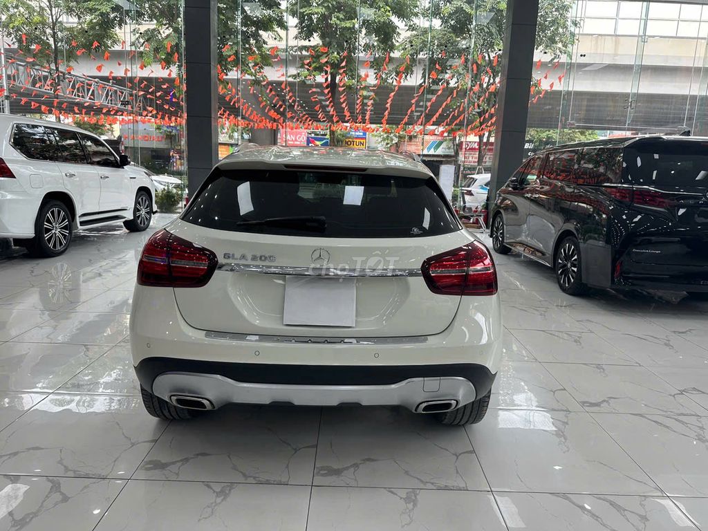 Mercedes-Benz 2017 - ảnh 3