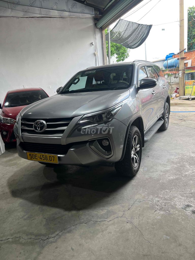 Toyota Fortuner - ảnh 1