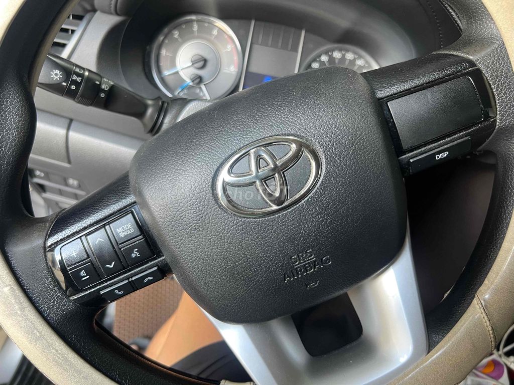 Toyota Fortuner - ảnh 4