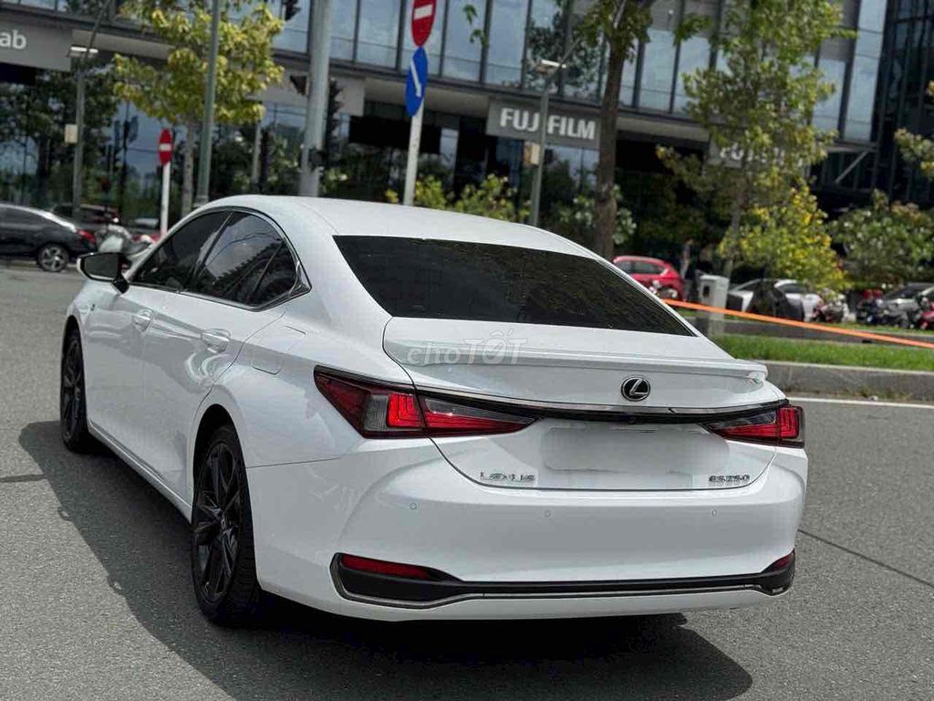 Lexus ES 250 2022 - ảnh 3