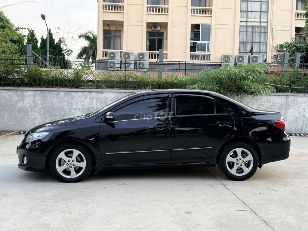 Toyota Corolla Altis 2011 - ảnh 2