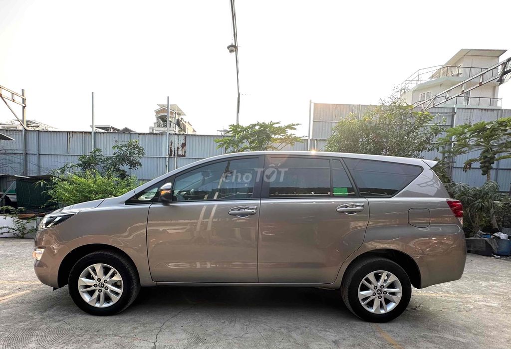 Toyota Innova 2.0E 2018 - ảnh 2