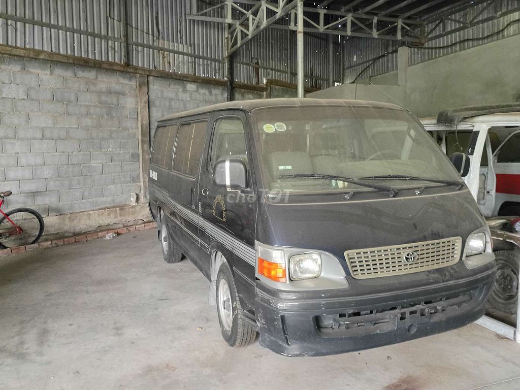 Toyota Hiace - ảnh 1