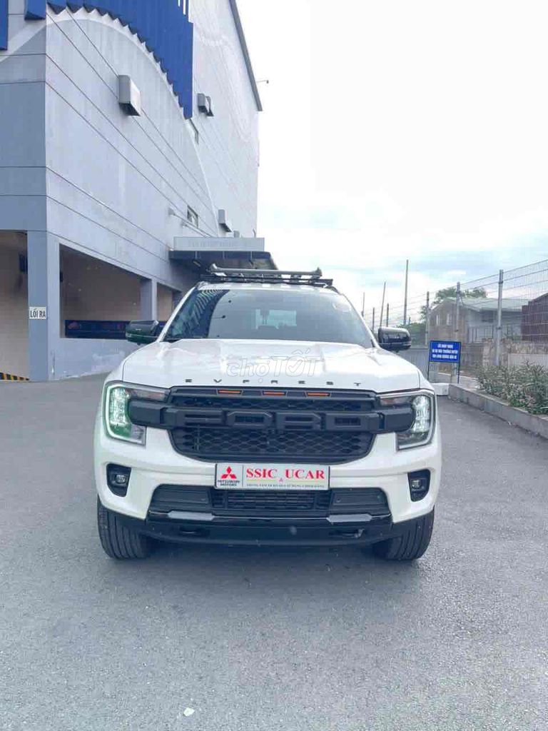 Ford Everest - ảnh 1