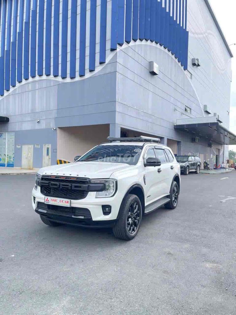Ford Everest - ảnh 3