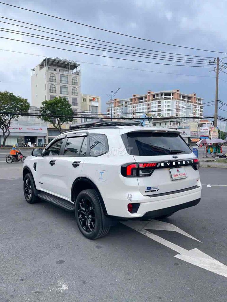 Ford Everest - ảnh 4