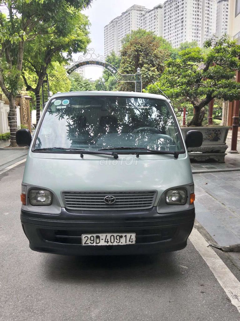 Toyota Hiace 2005 - ảnh 1