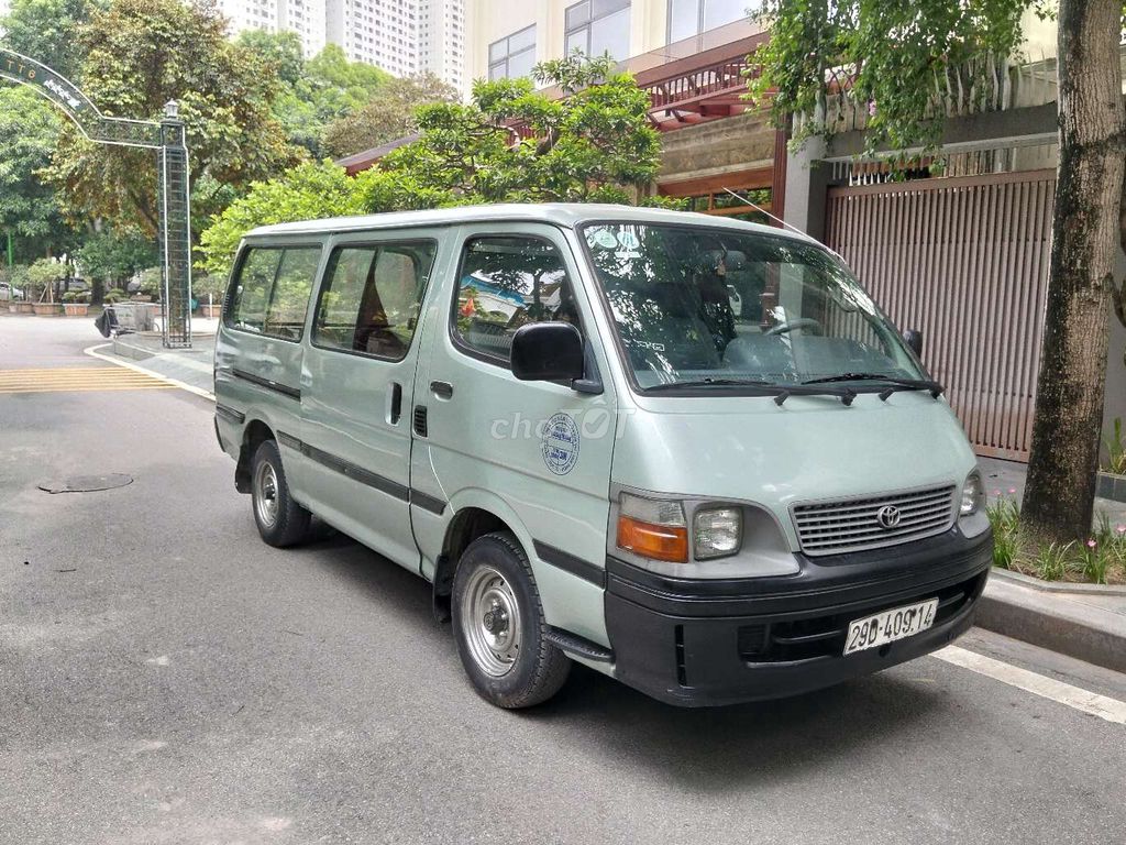 Toyota Hiace 2005 - ảnh 2