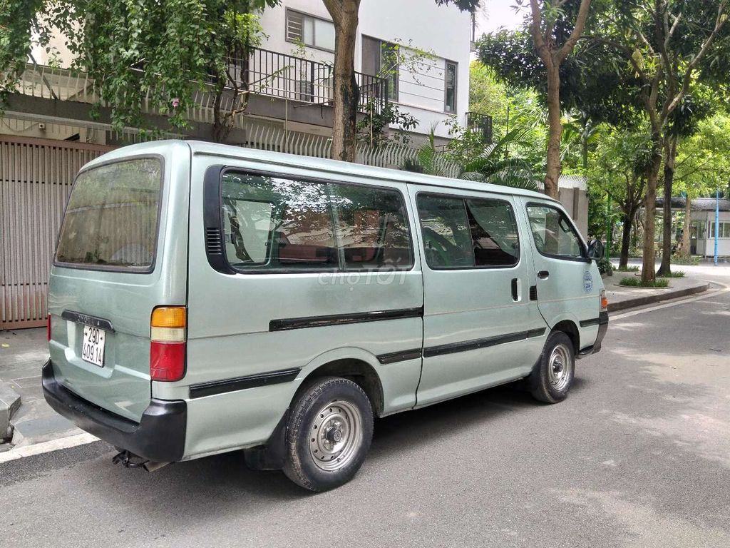 Toyota Hiace 2005 - ảnh 3