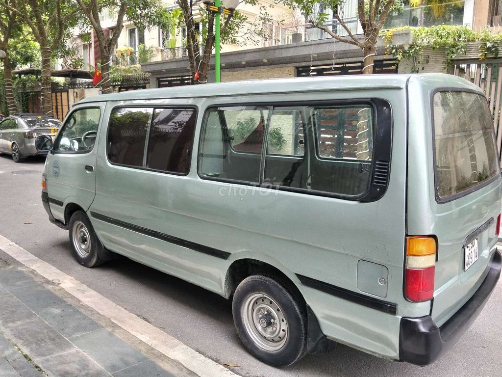 Toyota Hiace 2005 - ảnh 4