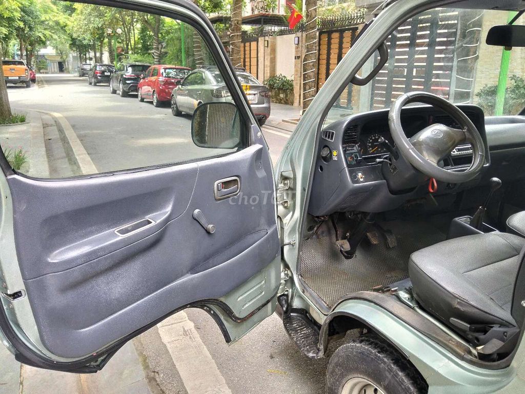 Toyota Hiace 2005 - ảnh 5