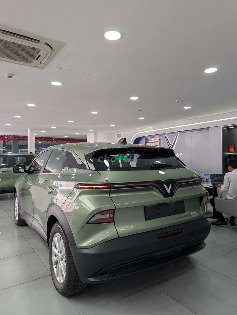 VinFast VF6 Eco - ảnh 2