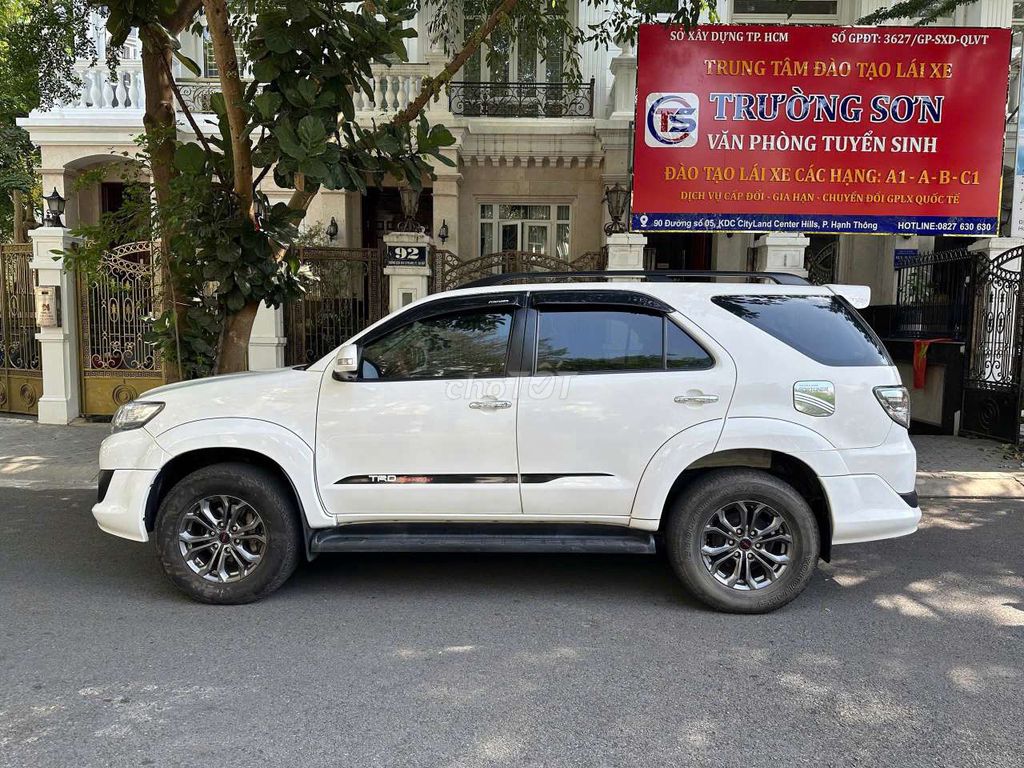 Toyota Fortuner 2015 - ảnh 4