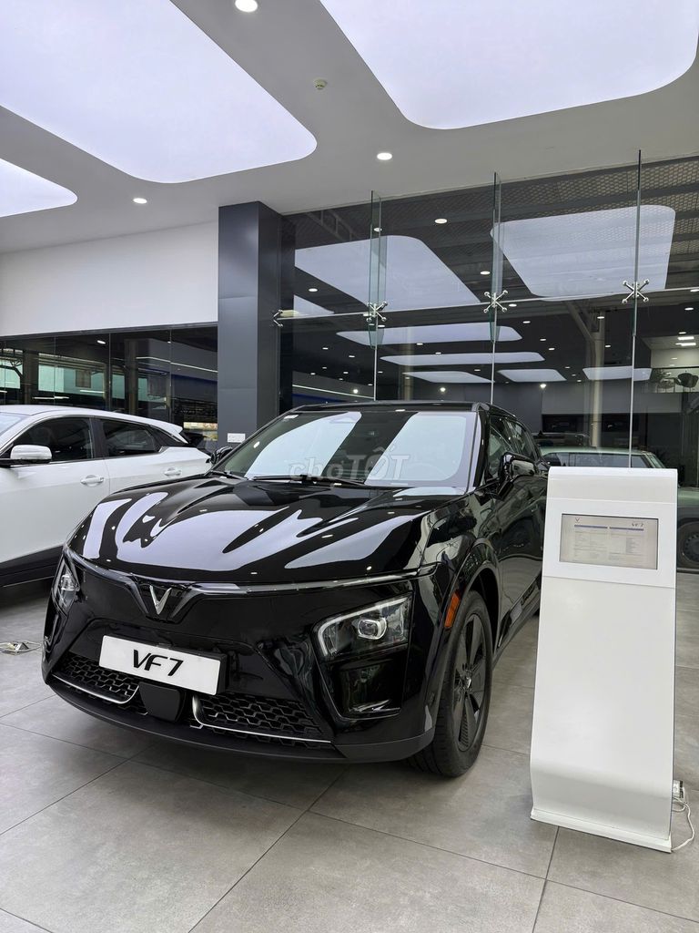 VinFast VF7 - ảnh 2