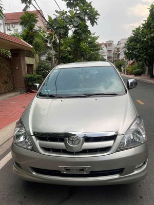 Toyota Innova - ảnh 1