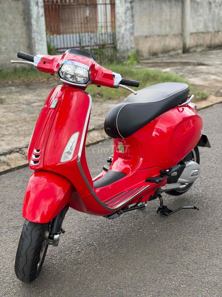 Vespa 2022 - ảnh 1
