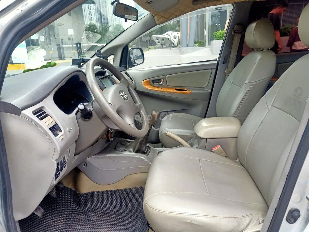 Toyota Innova G 2010 - ảnh 4