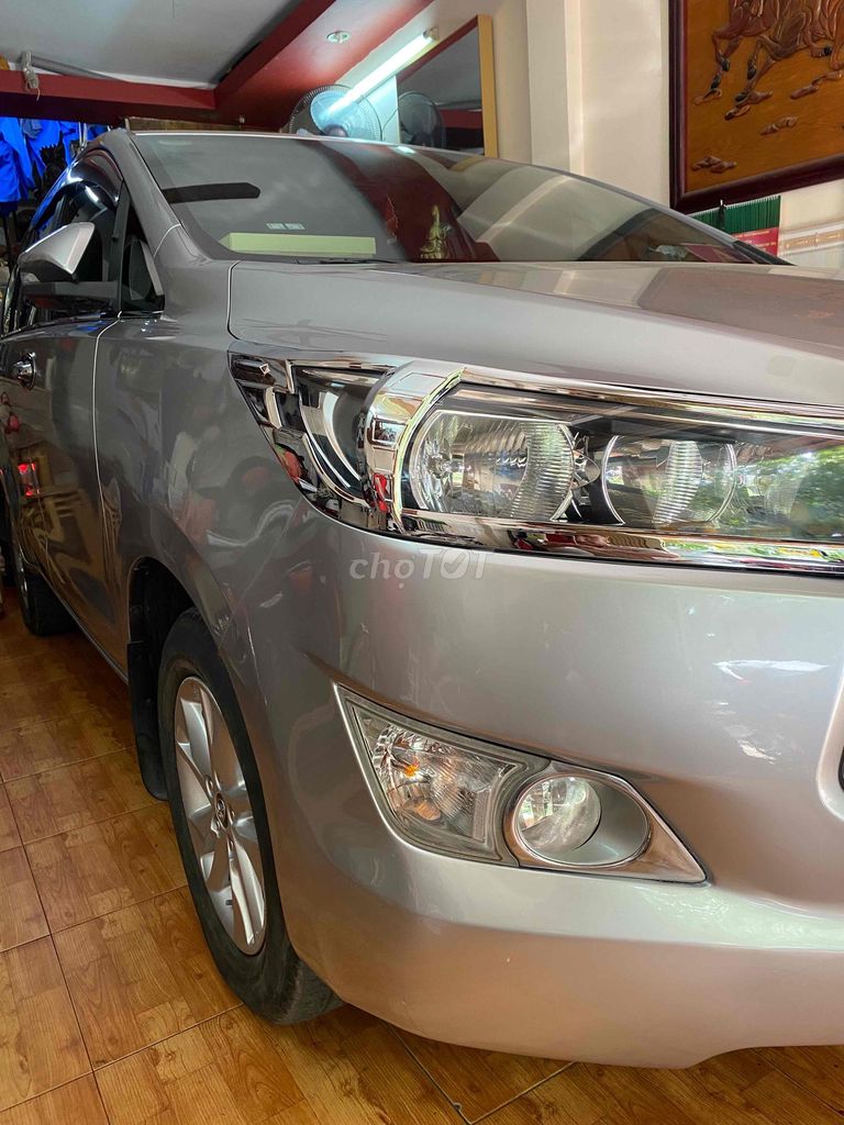 Toyota Innova - ảnh 2