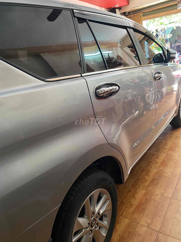 Toyota Innova - ảnh 3