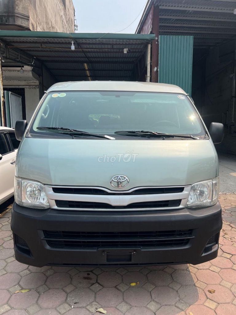 Toyota Hiace 2011 - ảnh 1