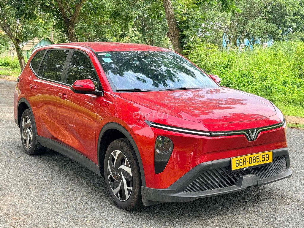 VinFast Limo Green 2025 - ảnh 1