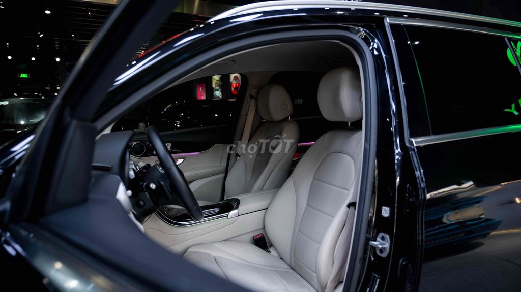 Mercedes-Benz GLC 2022 - ảnh 2