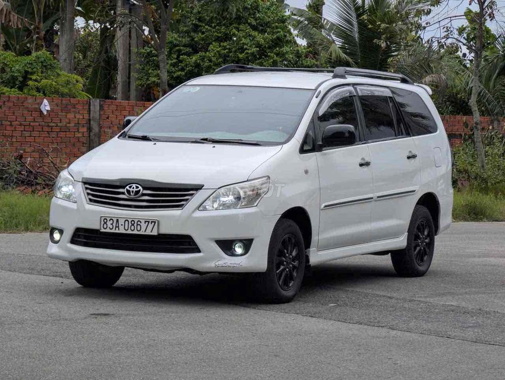 Toyota Innova - ảnh 1
