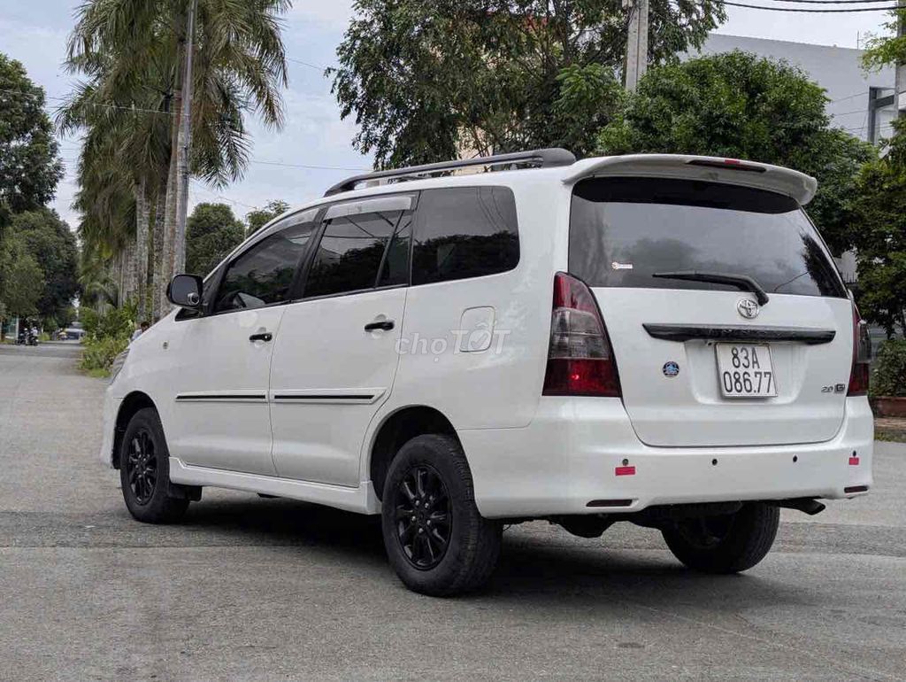 Toyota Innova - ảnh 2