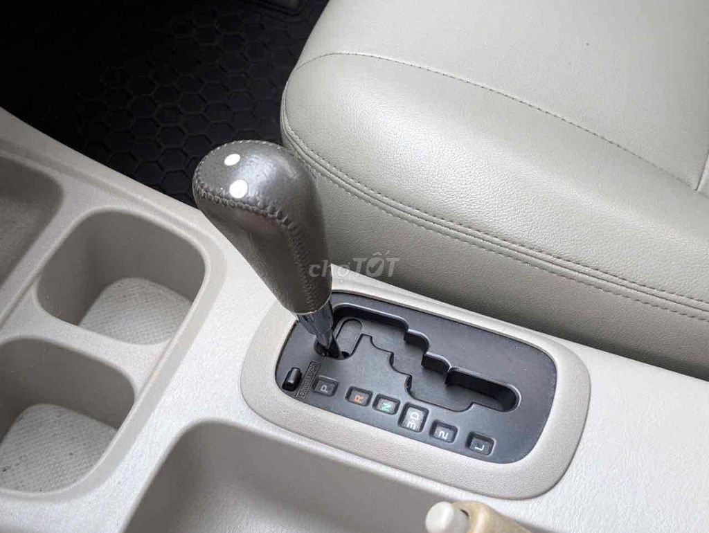 Toyota Innova - ảnh 3